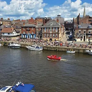 The Riverside At Woodsmill Quay With Parking York