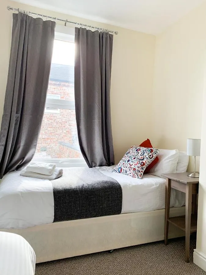 Semesterbostad Park Crescent Lodge - Quaint Victorian Home With Free Parking York