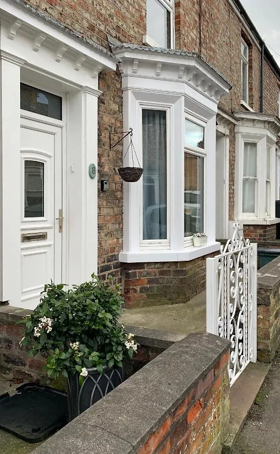 Park Crescent Lodge - Quaint Victorian Home With Free Parking York 0*,  United Kingdom