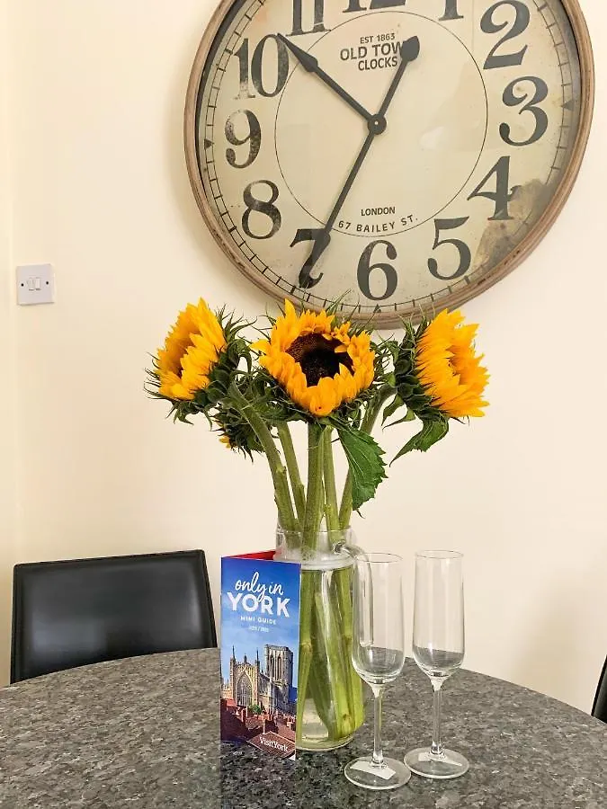 Park Crescent Lodge - Quaint Victorian Home With Free Parking York 0*,