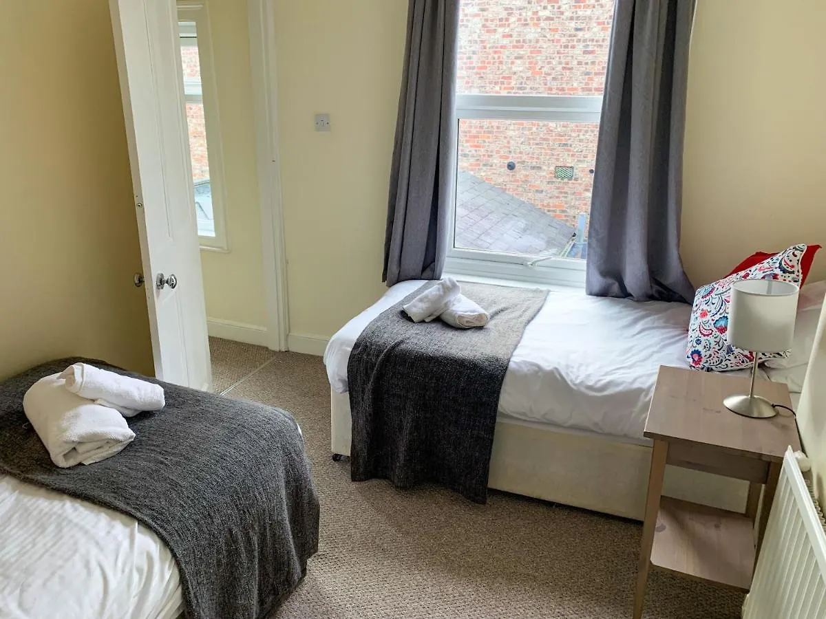 Park Crescent Lodge - Quaint Victorian Home With Free Parking York Holiday home