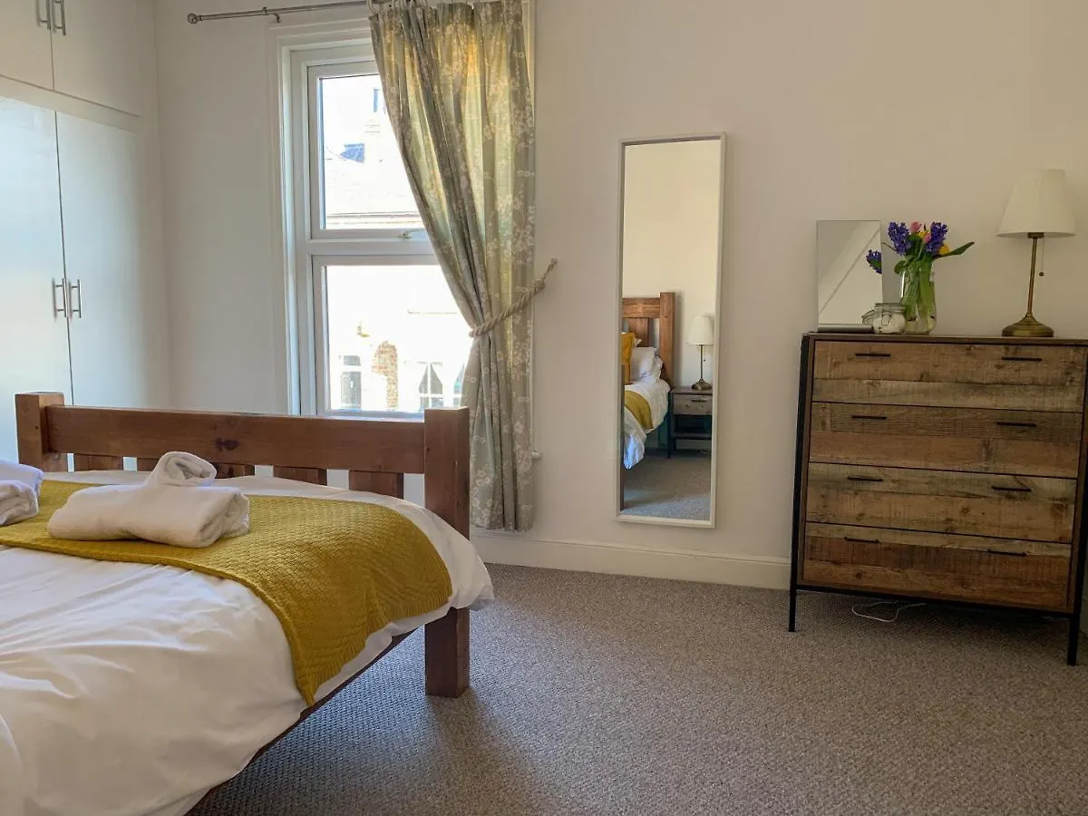 Park Crescent Lodge - Quaint Victorian Home With Free Parking York 0*,  United Kingdom