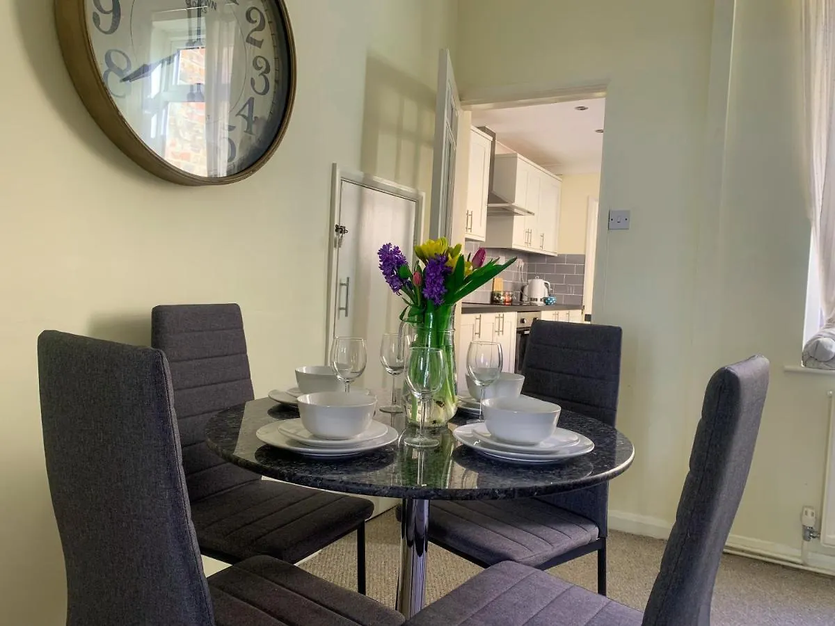 Park Crescent Lodge - Quaint Victorian Home With Free Parking York Holiday home