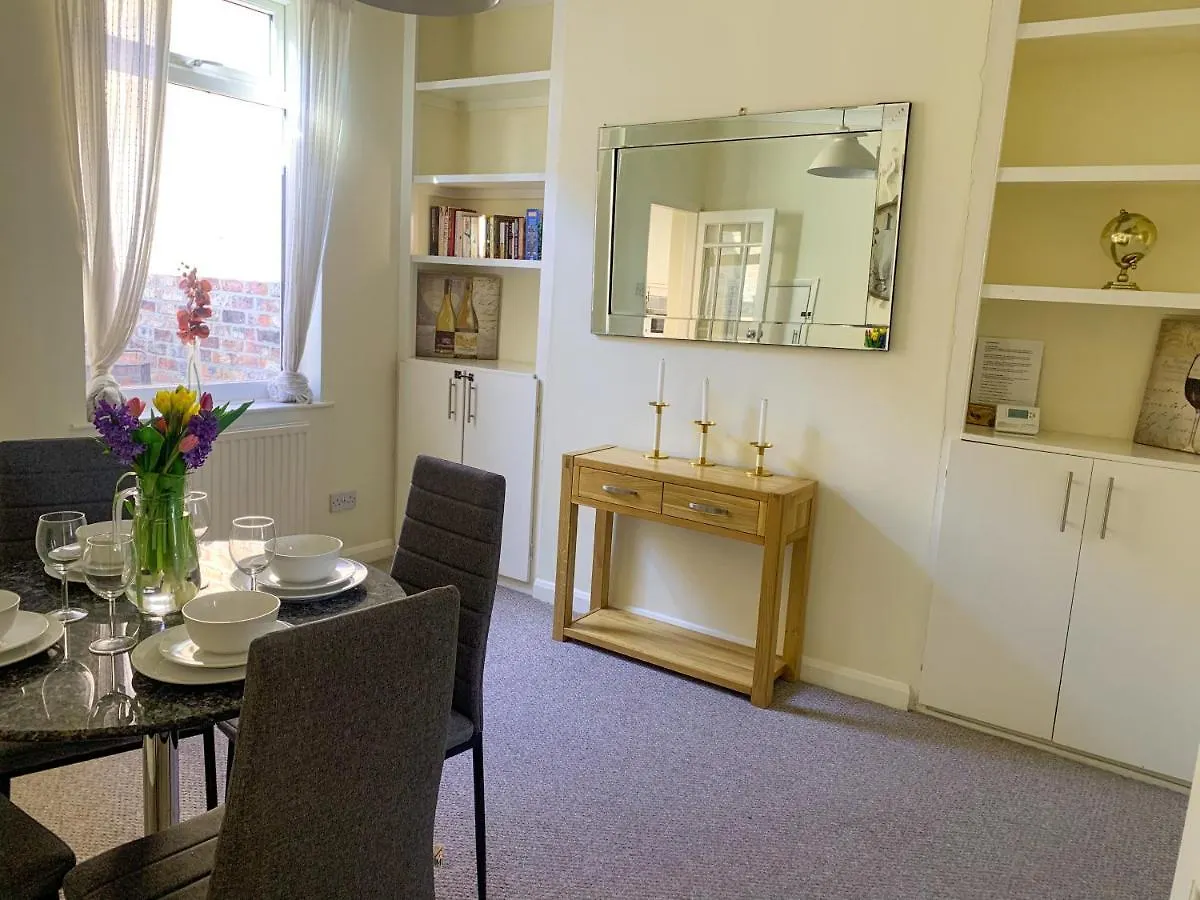 Park Crescent Lodge - Quaint Victorian Home With Free Parking York Holiday home