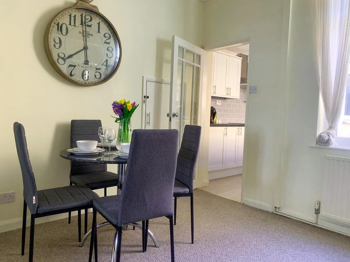 Park Crescent Lodge - Quaint Victorian Home With Free Parking York